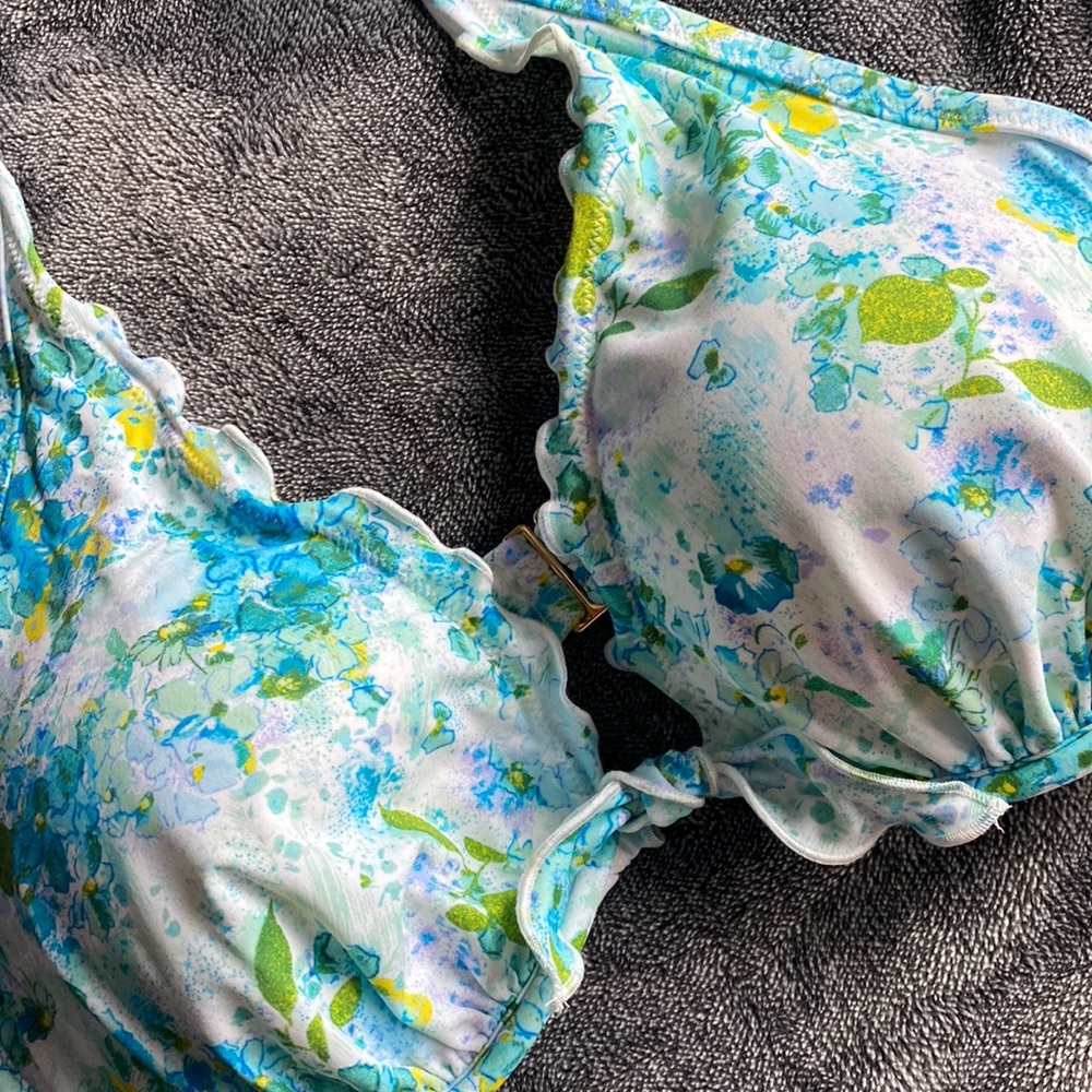 Victoria secret swim bikini top ruffled size 38C